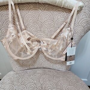 36DD Victorias Secret Elegant Lace Bra in Peach